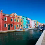 Couleurs sur le canal à Burano