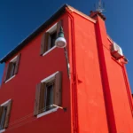 Rouge sur bleu à Burano